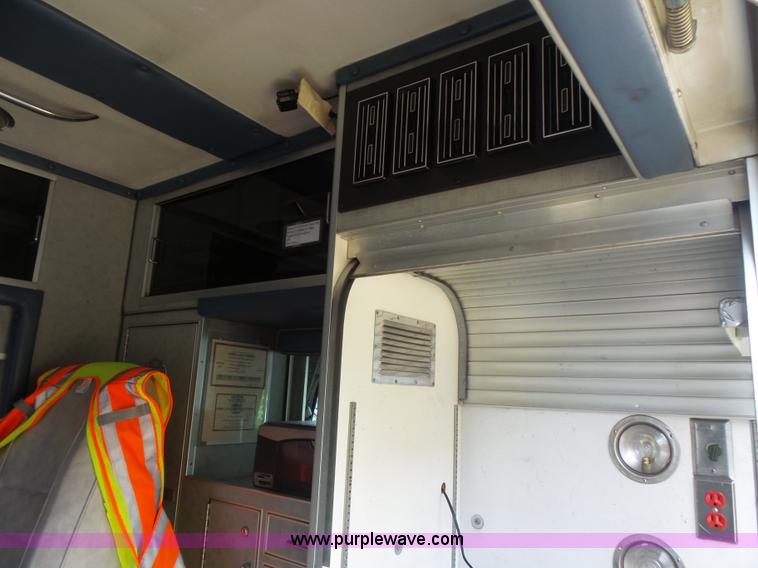 image for item BS9835 2002 Ford Econoline E450 Super Duty ambulance