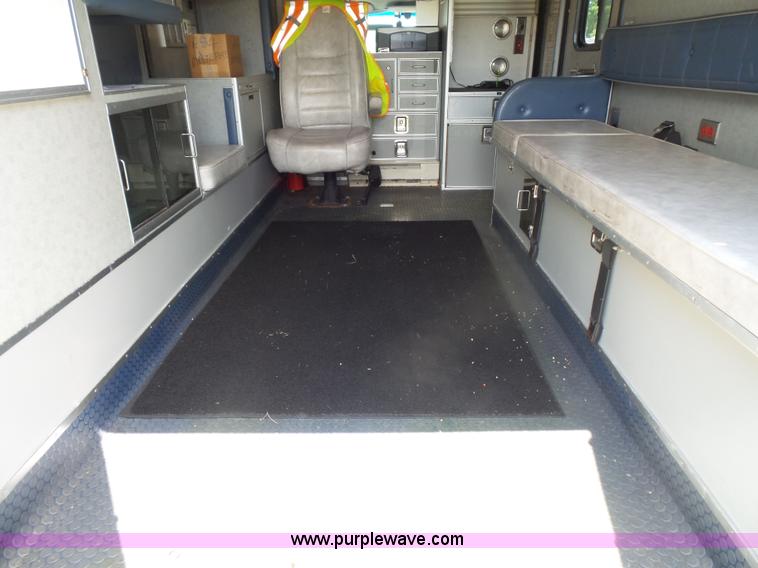 image for item BS9835 2002 Ford Econoline E450 Super Duty ambulance