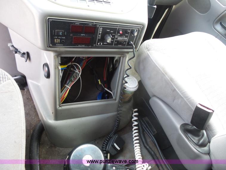 image for item BS9835 2002 Ford Econoline E450 Super Duty ambulance