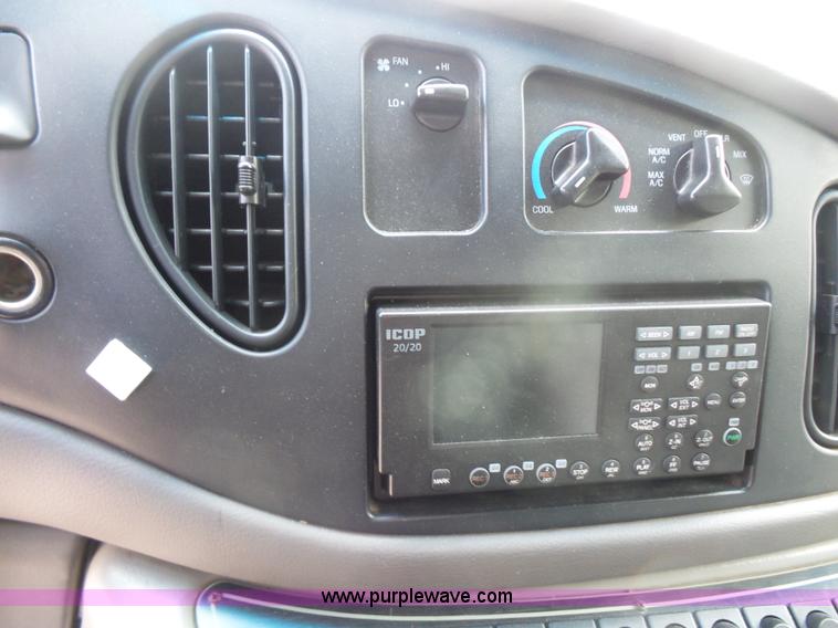 image for item BS9835 2002 Ford Econoline E450 Super Duty ambulance