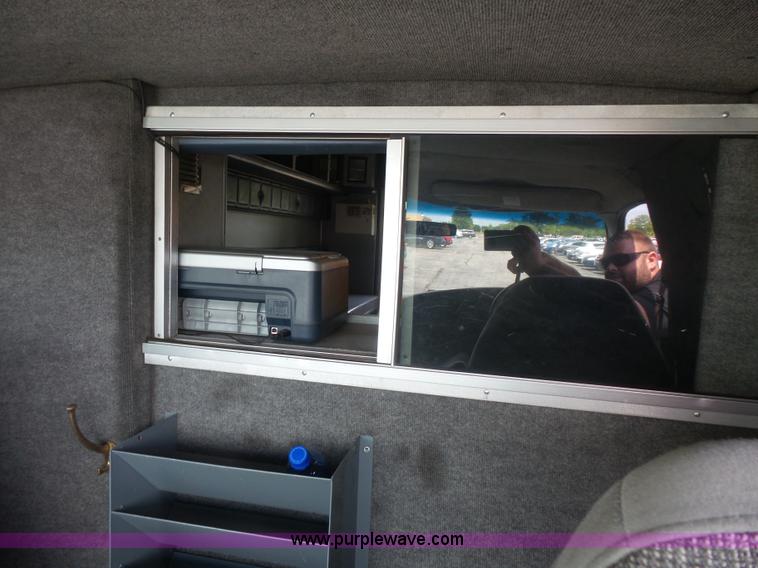 image for item BS9835 2002 Ford Econoline E450 Super Duty ambulance