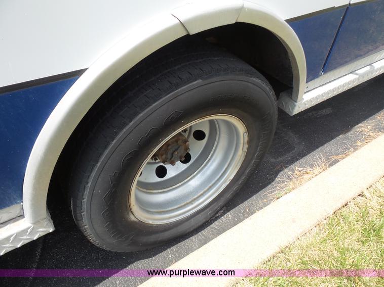 image for item BS9835 2002 Ford Econoline E450 Super Duty ambulance