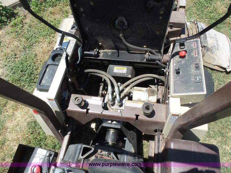 image for item BY9502 2009 Grasshopper 727T6 lawn mower