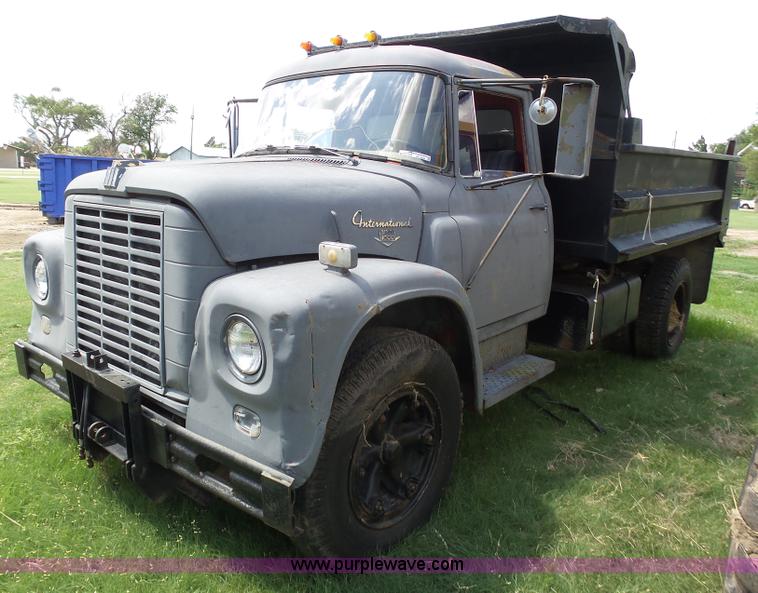 image for item BY9504 1967 International Loadstar 1600 drump truck