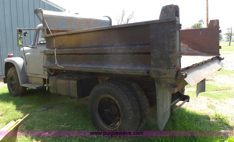 image for item BY9504 1967 International Loadstar 1600 drump truck