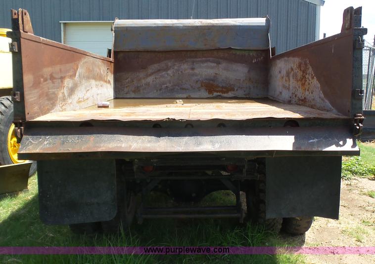 image for item BY9504 1967 International Loadstar 1600 drump truck