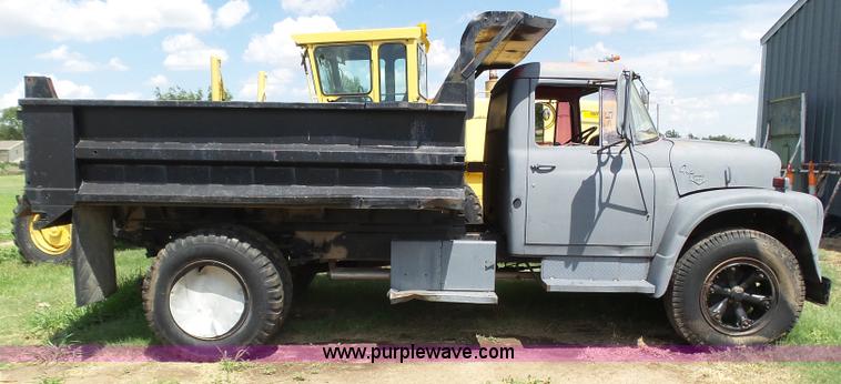 image for item BY9504 1967 International Loadstar 1600 drump truck