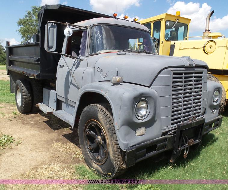 image for item BY9504 1967 International Loadstar 1600 drump truck