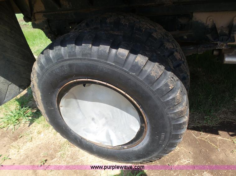 image for item BY9504 1967 International Loadstar 1600 drump truck