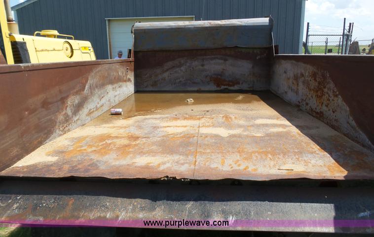 image for item BY9504 1967 International Loadstar 1600 drump truck