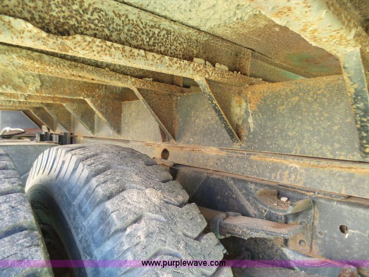 image for item BY9504 1967 International Loadstar 1600 drump truck