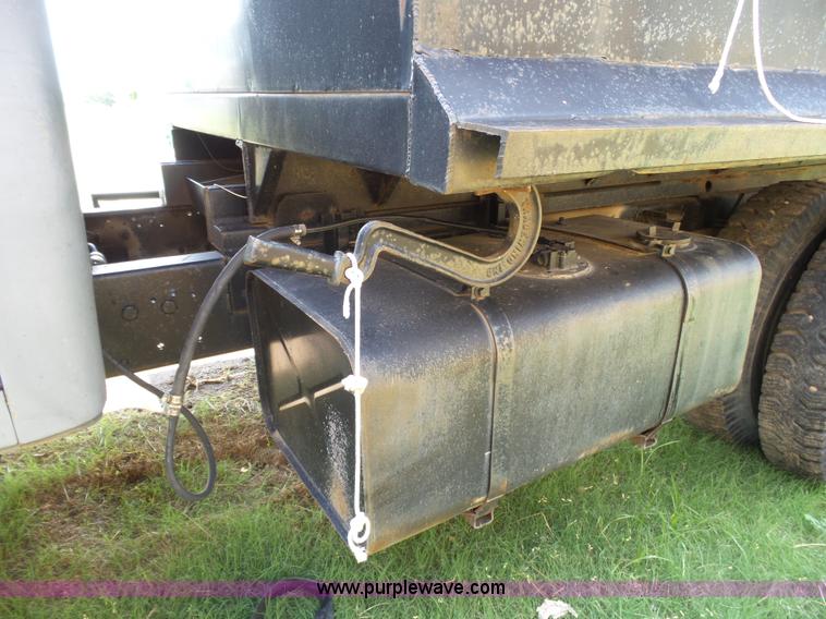 image for item BY9504 1967 International Loadstar 1600 drump truck