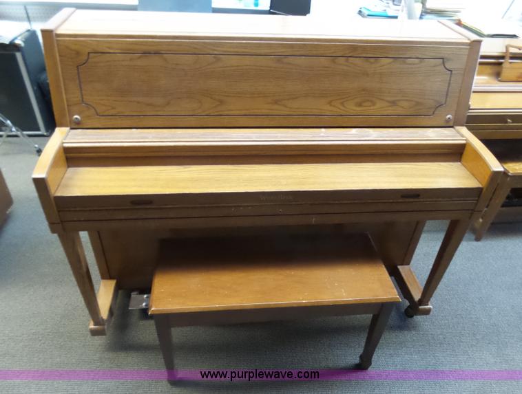 image for item BY9538 (7) wood pianos