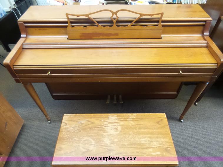 image for item BY9538 (7) wood pianos