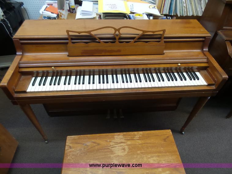 image for item BY9538 (7) wood pianos