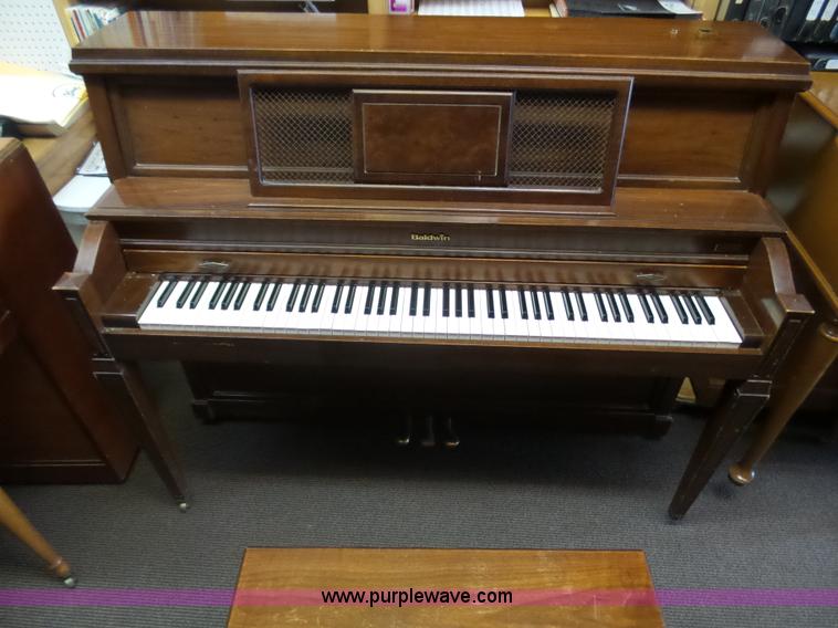 image for item BY9538 (7) wood pianos