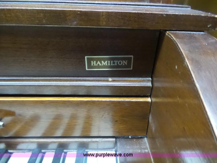 image for item BY9538 (7) wood pianos