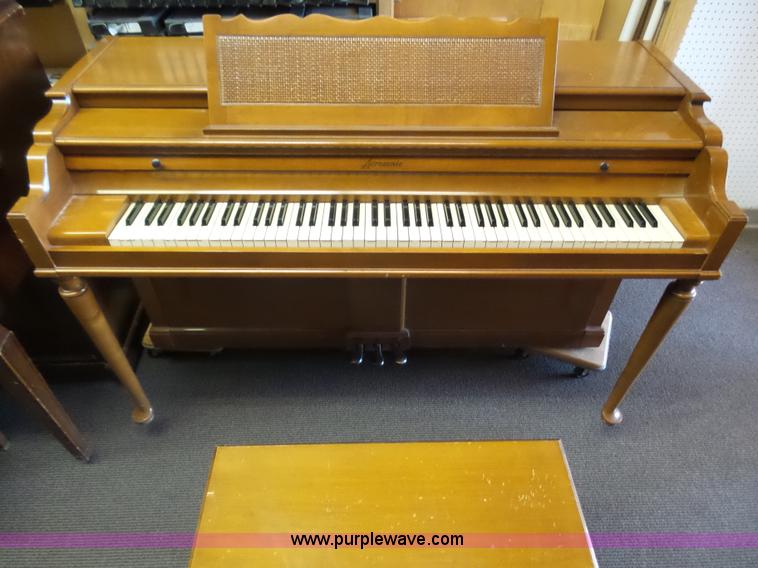 image for item BY9538 (7) wood pianos