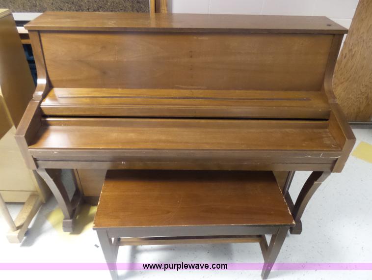 image for item BY9538 (7) wood pianos