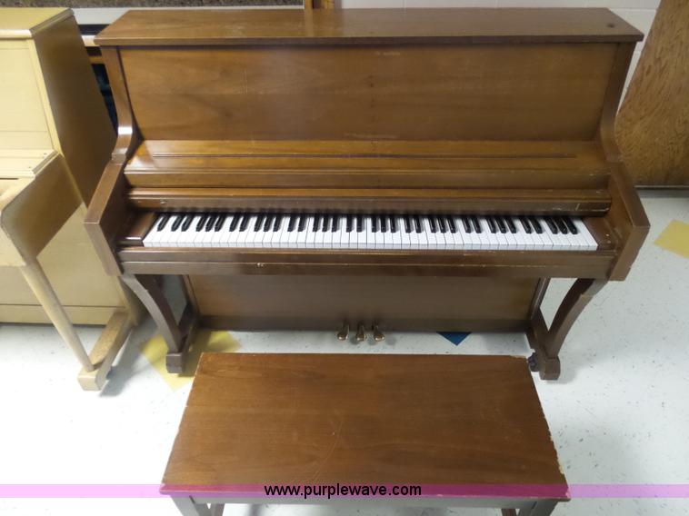 image for item BY9538 (7) wood pianos