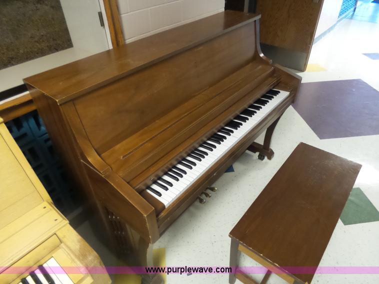 image for item BY9538 (7) wood pianos