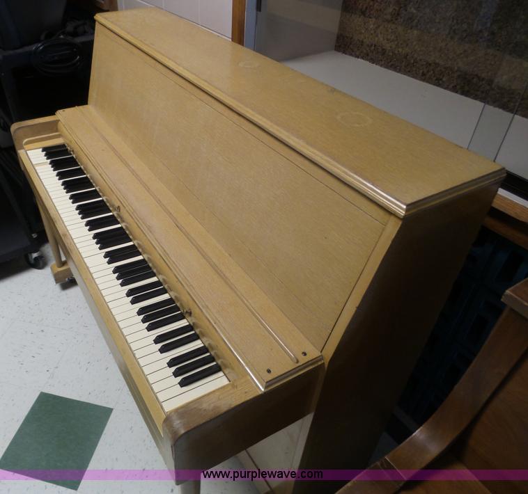 image for item BY9538 (7) wood pianos