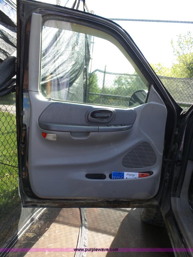 image for item BZ9511 2000 Ford F150 SuperCab pickup truck