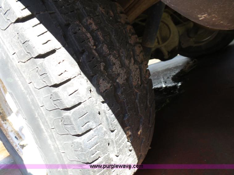 image for item BZ9513 2001 Ford F150 pickup truck