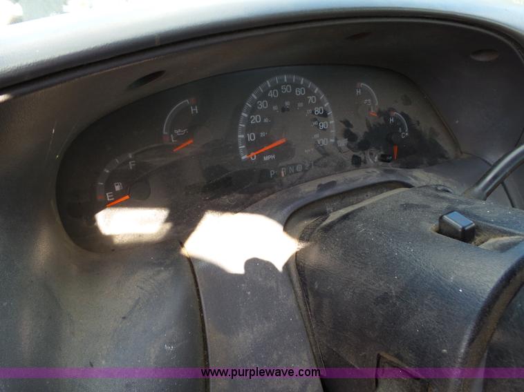 image for item BZ9513 2001 Ford F150 pickup truck