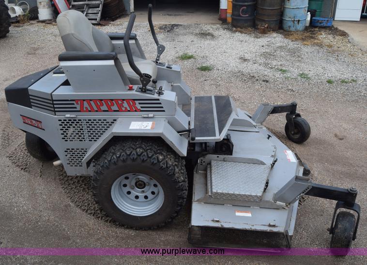 image for item CB9033 2007 Zipper STS-27 ZTR lawn mower