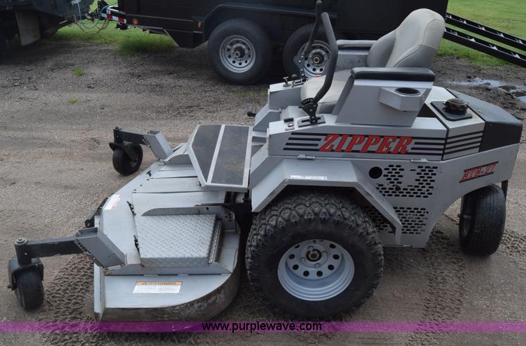 image for item CB9033 2007 Zipper STS-27 ZTR lawn mower