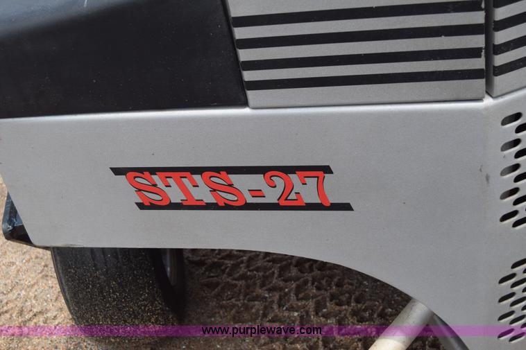 image for item CB9033 2007 Zipper STS-27 ZTR lawn mower