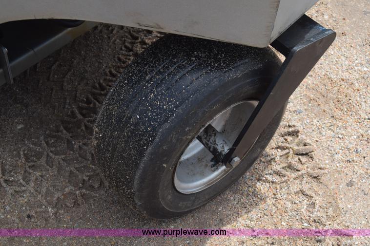 image for item CB9033 2007 Zipper STS-27 ZTR lawn mower