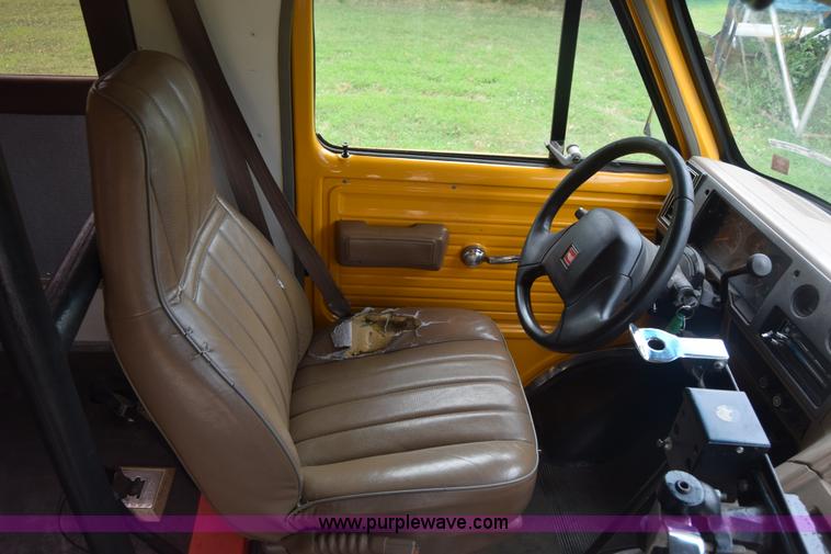 image for item CB9292 1995 GMC G3500 Am Tran school bus