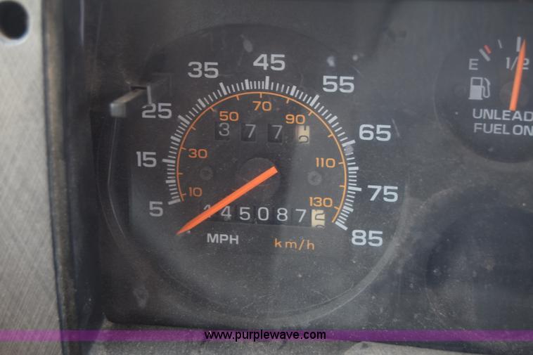 image for item CB9292 1995 GMC G3500 Am Tran school bus