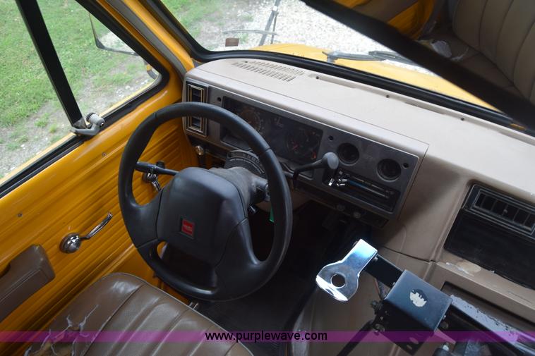 image for item CB9292 1995 GMC G3500 Am Tran school bus