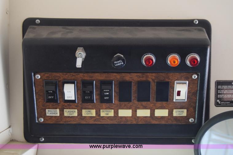 image for item CB9292 1995 GMC G3500 Am Tran school bus