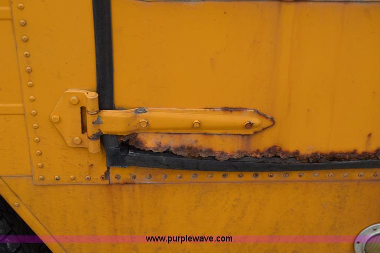 image for item CB9292 1995 GMC G3500 Am Tran school bus