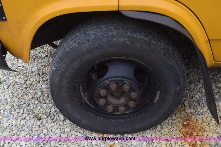 image for item CB9292 1995 GMC G3500 Am Tran school bus