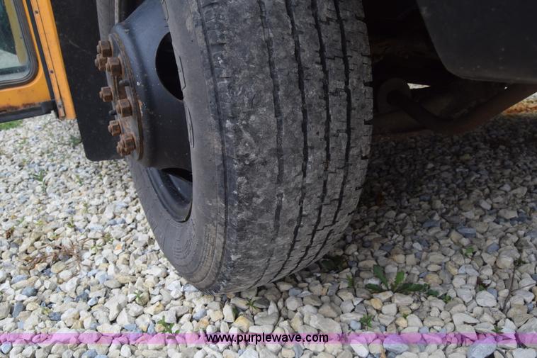 image for item CB9292 1995 GMC G3500 Am Tran school bus