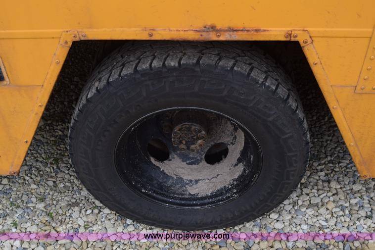 image for item CB9292 1995 GMC G3500 Am Tran school bus