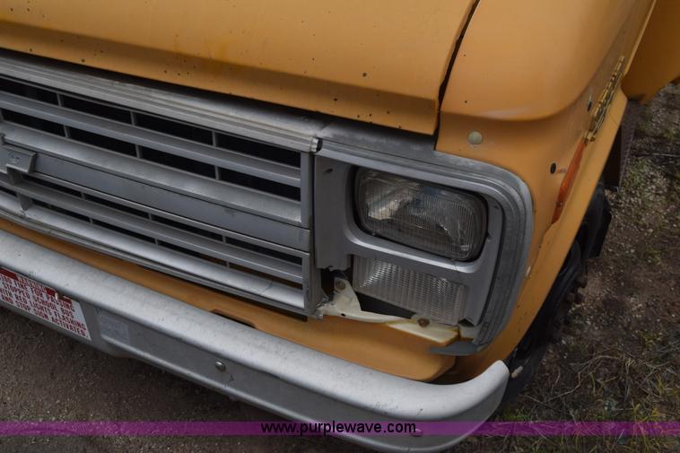 image for item CB9293 1985 Chevrolet G30 school bus