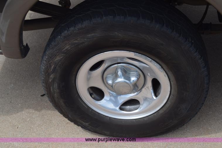 image for item CB9396 2001 Ford F150 SuperCab pickup truck