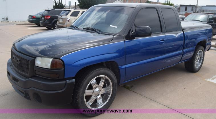 image for item CB9397 2004 GMC Sierra 1500 Ext. Cab pickup truck