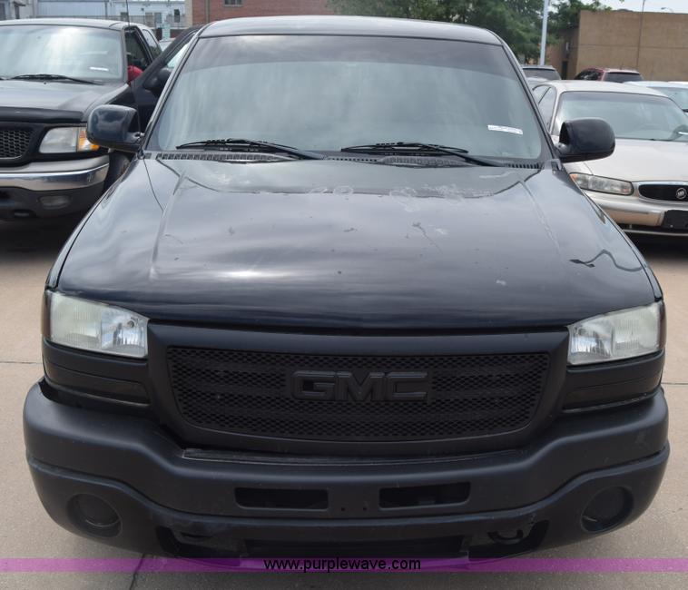 image for item CB9397 2004 GMC Sierra 1500 Ext. Cab pickup truck