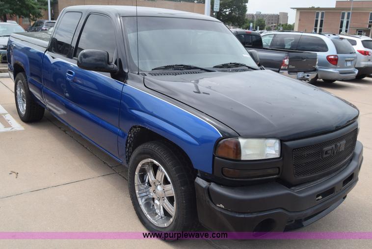 image for item CB9397 2004 GMC Sierra 1500 Ext. Cab pickup truck