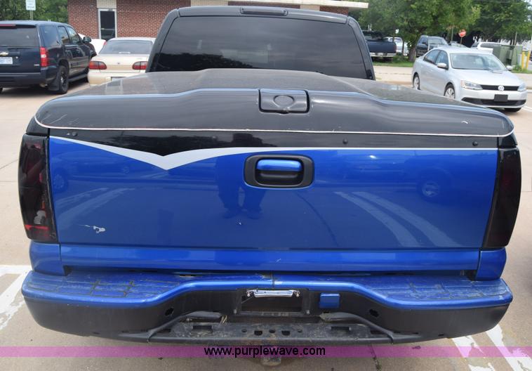 image for item CB9397 2004 GMC Sierra 1500 Ext. Cab pickup truck