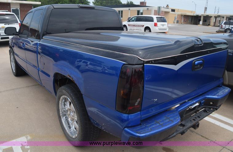 image for item CB9397 2004 GMC Sierra 1500 Ext. Cab pickup truck