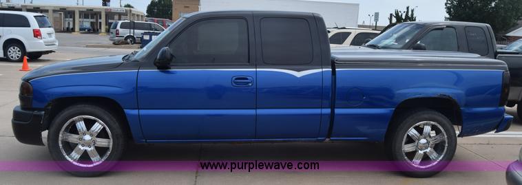 image for item CB9397 2004 GMC Sierra 1500 Ext. Cab pickup truck