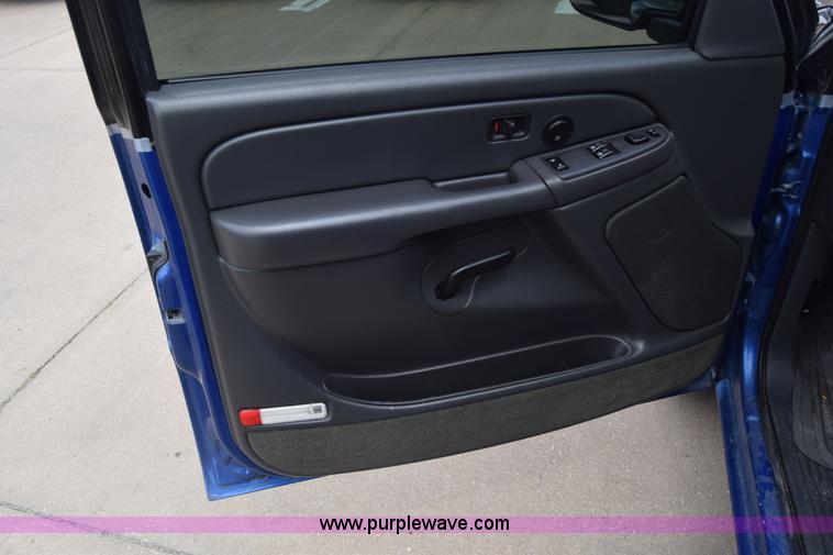 image for item CB9397 2004 GMC Sierra 1500 Ext. Cab pickup truck